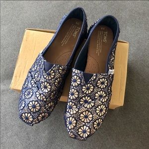 Toms - Crochet Slip on